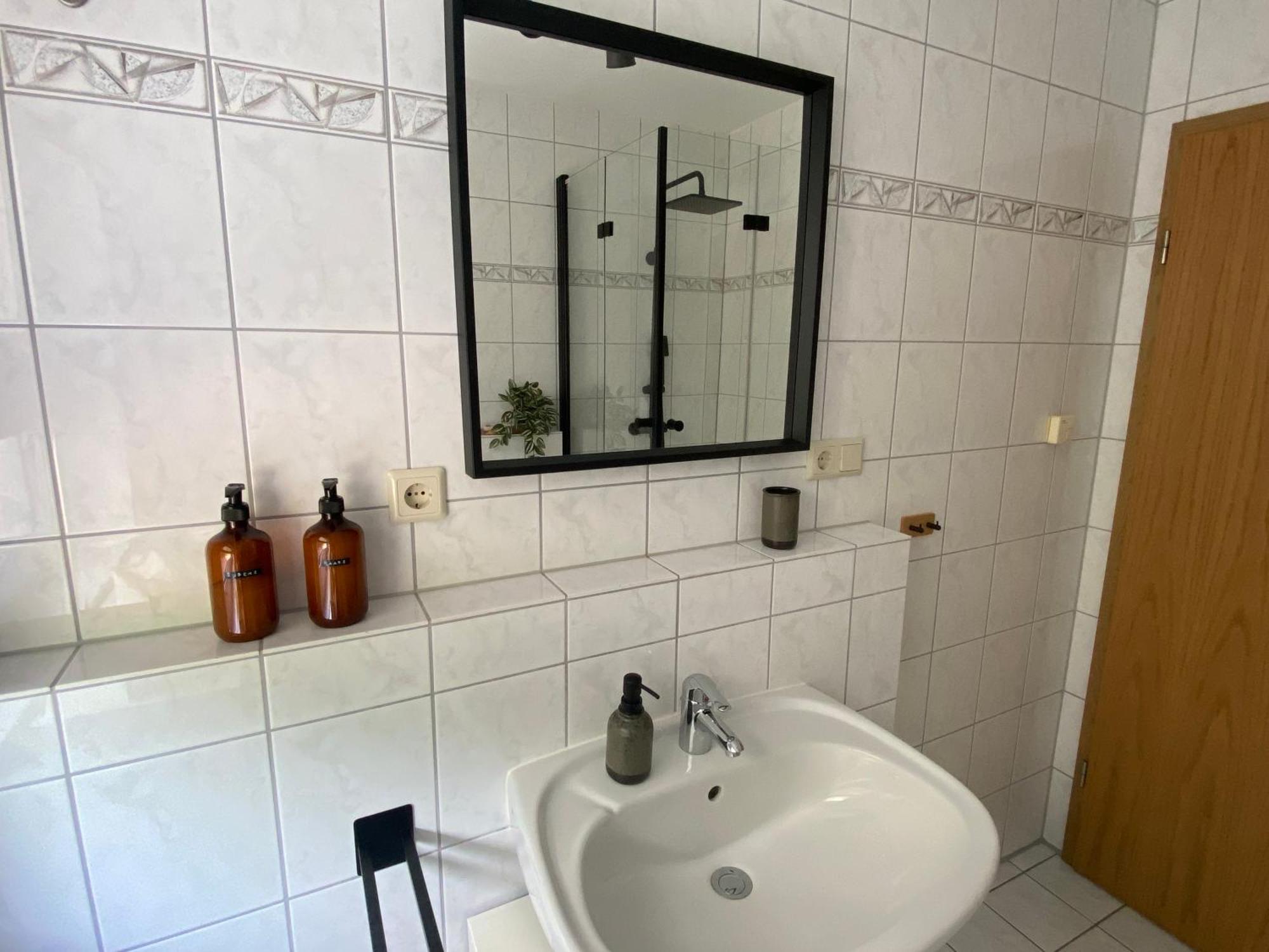 Moderne Wohnung Mit Terrasse & Parkplatz; Naehe Bwzk & Amazon Koblencja Zewnętrze zdjęcie